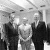 Am Celtis-Gymnasium wurde der neue Schulleiter Rainer Herzing offiziell
in sein Amt eingeführt (von links): Hanns Peter Zwißler (stellvertretender
Schulleiter), Landrat Harald Leitherer, der neuer Schulleiter Rainer
Herzing, der Ministerialbeauftragte für die Gymnasien in Unterfranken,
Rudolf Schmitt, und der ehemalige Schulleiter Arnold Rümmele.