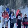 Julian Rauchfuss (rechts) gratulierte den besten drei Fahrerinnen bei der Slalom-Siegerehrung.