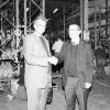 Der Neustädter Lions-Präsident Franz Inkmann (links) mit Freiherr
Hubertus von und zu Franckenstein, der seine Hallen für den ersten
Lions-Flohmarkt kostenlos zur Verfügung stellt.