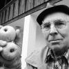 Einer, der den "Seebaer Borsdorfer" kennt wie kaum ein anderer: Obstbauer Egon Göpfert aus dem
thüringischen Seeba präsentiert zwei Exemplare des Rhöner "Apfels des Jahres 2006".