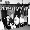 Ein ungewöhnliches Seminar fand im Romantik-Hotel Zehntkeller in Iphofen seinen krönenden Abschluss. Zwölf
Mädchen der Realschule Volkach absolvierten mit Unterstützung des Freundeskreises der Mädchenrealschule und
des Hotels ein Seminar Tischkultur und Etikette. Im Bild mit den jungen Damen Zehntkeller-Chef Heinrich Seufert
(links außen) und Chefkoch Werner Düring (rechts außen), links daneben Petra Kott, Ulrike Witt (Freundeskreis
der Realschule) sowie Lehrerin Birgit Engel.