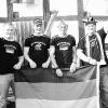 Eigens für die WM haben sich vier junge Männer aus
Gollmuthhausen, Sebastian Hartmann, Andreas Warmuth, Bernd
Uebelacker und Daniel Siefert, ein T-Shirt passend zu ihrer Bank
drucken lassen.