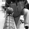 Horst Bub in seinem Reich: der neuen Vierer-Kegelbahn des TSV Maßbach in der Lauertalhalle. Der 69-jährige hat
schon 505 mal das Bundeskegel-Sportabzeichen in Gold geschafft.