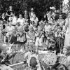 Sie hielten ihre Waffen parat: Die großen Indianer beim Indianerfest im Goßmannsdorfer Kindergarten.