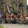 Ritter der Burg Satzvey kämpfen auf der Festung

WÜRZBURG (R) Klirrende Schwerter, rasante Ritte, lautstark Waren anpreisende Händler, witzige Gaukler, deftige Speisen und Getränke
zu mittelalterlicher Musik - all das und vieles mehr bietet das diesjährige Barbarossa-Spectaculum, das vom 10. bis 15. August auf der Festung
Marienberg stattfindet. > SEITE 25.