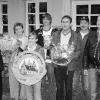 Sie waren siegreich beim Bürgerschießen zur Kirchweih (von links): Sportleiter Harald Ott, Ursula Griesbauer (Gewinnerin der Glücksscheibe und
Partnerin von Bürgerkönig Rudolf Römer, der beruflich verhindert war), Kathrin Loebl (Gewinnerin TSV-Scheibe), Alexander Kühnl (Jugendkönig),
Jürgenstrohhäcker (Sieger Prämienschießen), Johannes Siepack (2. Ritter TSV-Scheibe) und Georg Rottmann (Sieger Mannschaftswettbewerb).