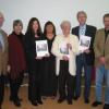 Die Initiatoren und Herausgeber des Buches "Wenn Mauern erzählen könnten  .  .  .  Gefängnisgeschichten" (von
links): Heribert Schilling, Heidi Andriessen, Petra Kaup-Clement, Christiane Schmid, Marianne Ehling, Dr. Friedrich
Schäfer und Markus Hofstätter. Elisabeth Kohl-Spies fehlt auf dem Foto.