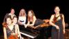 Zu Recht im Mainfranken Theater umjubelt: die vier Damen von „Salut Salon“ mit der Schirmherrin des Abends, Uni-Kanzlerin Heidi Mikoteit-Olsen (hinten links) und der Würzburger Zonta-Präsidentin Ilka Klose (daneben).