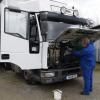 Sieben von 18 Beschäftigten bei der Heidenfelder Fuhrparkservice GmbH sind über 50 Jahre alt. Der Schweinfurter Otto Kort fand dort nach zweijähriger Arbeitslosigkeit einen Job, den er woanders wegen seines Alters nicht mehr bekommen hat.