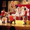 Das Jugendmännerballett überraschte mit einem witzigen Auftritt. Egal, ob Engelchen oder feurige Teufelchen, sie hatten die Zuschauer bald auf ihrer
Seite, die den Auftritt mit viel Beifall bedachten.
