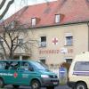 Das Rote Kreuz wird die Gorch-Fock-Straße verlassen und in einen Neubau
an der Niederwerrner Straße umziehen. Dort erhalten auch alle Autos des
Rettungs- und Servicedienstes ein Dach über dem Kopf.