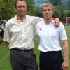 Er war der Erste: Andreas Lampert (links), früherer Fußballer beim TSV Großbardorf und nun Inhaber der
Sportmarketing-Firma XXL, organisierte vor Jahren sein erstes Trainingslager für Arminia Bielefeld und lernte dort den
heutigen Trainer Thomas von Heesen kennen. Auch diesen Winter organisierte Lampert wieder das
Arminen-Trainingslager und kümmert sich darüber hinaus um einige weitere Profiklubs und ihre Quartiere.