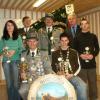 Eingerahmt wurden die Schützenkönige 2007 der Schützengesellschaft "Fortuna Röttingen" Willi Geresbeck und
Christian Weid (beide sitzend) von den Rittern (von links) Julia Ganter, Georg Bach, Georg Hubert, Illyas
Zitzelsberger und Bürgermeister Günter Rudolf.