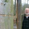 Auch an diesem Hochsitz hat der Unbekannte sämtliche Stangen angesägt. Jagdpächter Peter Schraut sieht's mit Sorge.