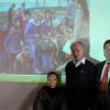 Liane Klemm (von links), Norbert Klemm und Bürgermeister Adolf Bauer zeigten nach einem viertägigen
Aufenthalt in Rumänien Bilder vom Begegnungszentrum der Salesianer Don Boscos in Konstanza. Hier werden
Kinder aus sozial schwachen Familien betreut.