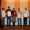Frank Seifert (rechts) und seine Eltern Sigrid (2.v.l.) und Edgar Seifert (links) freuten sich mit Andreas Lattermann, Ute Kayser, Karl-Heinz Stäblein und Rainer Köhler gleich vier langjährige Mitarbeiter auszeichnen zu können.