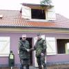 Zur Fertigstellung der ersten elf Häuser des neuen Übungsdorfes gratuliert
General Johann Berger (links) dem Kommandanten des
Truppenübungsplatzes, Oberstleutnant Hans-Joachim Gehrlein.