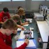 FOS-Schüler experimentieren in der
Ausbildungswerkstatt der Firma
Braun in Marktheidenfeld.