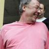 German citizen Bernd Dieter Kramer (C) is escorted handcuffed by Brazilian federal police officers at their headquarters in Rio de Janeiro November 3, 2006. Brazilian police said they arrested Kramer, a fugitive from his own country for the 1996 kidnapping of industrialist Jan Philip Reemtsma, in Santa Rita, 200 km (125 miles) west of Rio on Friday. Photo taken November 3, 2006. BRAZIL OUT   REUTERS/Alaor Filho-Agencia Estado (BRAZIL)
