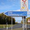 Fehlstart für den Kampf gegen Maut-"Sparer" zwischen Biebelried und
Kitzingen. Weil die Hinweisschilder auf der Autobahn noch fehlen, sind
die Durchfahrtsverbote außer Kraft.