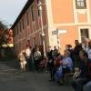 Es gibt nichts, was es nicht gibt - und die traditionellen Kirchweihpredigten legen alles schonungslos offen. Auch
in diesem Jahr wurden die großen und kleinen Anekdoten aus Possenheim wieder abwechselnd von
verschiedenen Predigern vor zahlreichen Zuhörern vom Wagen herunter verkündet.
