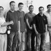 Ein Bocksbeutel für den guten Zug (von links): Turnierleiter Wolfgang
Saftenberger, Sieger Patrick Chandler (SF Burgsinn), Sebastian Zehnter (SV
1865 Würzburg), Matthias Basel (SC Kitzingen), IM Alexander Gasthofer
(SF Mergentheim) und Igor Mamut (SC Ber Shewa/Israel).