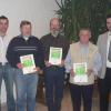 Für 40-jährige Treue zum Verein zeichnete der Vorsitzende der DJK Weisbach Andreas Hippeli (von links) bei der Hauptversammlung Alfred Hergenhan, Georg Wappes und Alfred Kleinhenz aus. Auf dem Bild fehlt Rainer Kleinhenz.