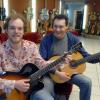 Achim Bierbauer (rechts), der Leiter der Backline Music School, unterrichtet mit seinen Kollegen ab sofort auch in der Musik Butik von Thomas Neubauer in der Peterstraße.THOMAS OBERMEIER