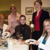 Beim Besuch im Weingut Felshof der Familie Wenninger servierte Petra Wenninger (Zweite von rechts) den Kandidatinnen für die Wahl der Weinkönigin Schokolade und Wein: Eva Barthelme (Gaibach), Amtsinhaberin Jennifer Herbert, Maria-Luisa Then (Untereisenheim) und Katrin Blendel (Escherndorf).HERBERT KRIENER