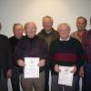 Landesvorstandsmitglied Georg Grembler (links) und Vorsitzender Josef Büttner von der Eigenheimervereinigung Arnshausen gratulieren für 25 Jahre Vereinstreue (von links) Walter Betz, Wolfgang Zänglein, Rudi Hein, Gustav Brand und Walter Ehard.