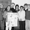 Gerüstet für die Nachbarschaftsinitiative (von links) Steffi Kieckbusch (Besuchsdienst im Seniorenheim Schloss Ebracher Hof), Katrin Anger-Puente (Gemeindecaritas vom Caritasverband Kitzingen), Pater Gerhard Wenzel (kath. Pfarradministrator), Monika Büttner (Geburtstags- und Krankenbesuche in der kath. Pfarrgemeinde), Clarissa Schmaderer (VdK), Carina Markgräfe (Besuchsdienst im Seniorenheim Schloss Ebracher Hof) und Gabi Brandner (Leiterin des Seniorenheimes Schloss Ebracher Hof).