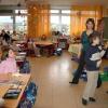 Gut aufgepasst hatten die Kinder der Klassen 1 bis 4 der Grundschule in Dampfach im Unterricht, im dem derzeit das Thema „Gesunde Ernährung“ behandelt wird. Als die ländliche Hauswirtschaftsmeisterin Manuela Firsching in den Klassen zu Besuch war, konnten sie das Erlernte gleich anwenden.