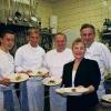 Servierten den Feinschmeckern am Wochenende badische Sterneküche im Gasthof Schwarzkopf: (von links) Robert Rellebusch, Dirk Kraus, Sternekoch Friedrich Zehner sowie Rosi und Dieter Schwarzkopf.
