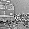Die beengten Verhältnisse stellen die Rettungskräfte im Tunnel vor besondere Herausforderungen.