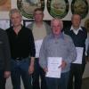 Für ihre langjährige Treue zum Bürgerschützenverein Gollhofen wurden geehrt (von links): Reinhardt Weidt, Gerhard Nagel, Manfred Trabert, Hermann Oppelt und Karlheinz Wolf. Rechts: Schützenmeister Roland Guttroff.