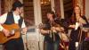 Das Folk-Trio Irronymus Bock begeisterte in der Residenz die Gäste mit außergewöhnlichen Instrumenten und traditioneller Musik aus ganz Europa. Großen Applaus gab's auch für die Trommelgruppe Suite Malinke.FOTO Sanchez