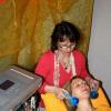 Kosmetik im Sinne von Ayurveda: Marianne Lange bei der Faltenbehandlung.