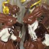 „Lass uns einen Osterspaziergang machen!“ Das Pärchen ist eines von 100 Osterhasen-Motiven, die derzeit in der Wiesentheider Konditorei Mägerlein-Luntz zu sehen sind.