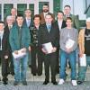Bei der Freisprechung der Metall-Innung Mainfranken-Mitte wurden die Prüfungsbesten (von links, erste Reihe) Martin Kleinschroth, Philipp Ott, Florian Wirthmann, Ferdinand Seidel, Julian Kräutlein und Sebastian Pfeifroth für ihre Leistungen beglückwünscht von (von links zweite Reihe), Rolf Mloschin (Mitglied des Prüfungsausschusses), Bernd Bratek (Leiter des BTZ), Obermeister Hermann Schmitt, Barbara Stamm, Otmar Endrich und Kreishandwerksmeister Horst Schömig.
