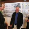 Keine lange Diskussion nötig: Eine einstimmige Entscheidung traf das Preisgericht beim Architektenwettbewerb. Im Bild von links: Baureferent Jochen Müller, Jury-Vorsitzender Carlo Weber und der für die Vorprüfung zuständige Experte, Martin Schirmer.