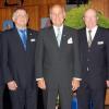 Verabschiedet und geehrt wurden bei der Vertreterversammlung der Volksbank Main-Tauber in der Wertheimer Main-Tauber-Halle: Paul Hahmann (Mitte), scheidender Aufsichtsratsvorsitzender, und Frieder Winzenhöler (zweiter von links), scheidendes Aufsichtsratsmitglied, vom Verbandsdirektor der Badischen Genossenschaftsbanken Herbert Schindler (zweiter von rechts), dem Vorstandsvorsitzenden der Volksbank Main-Tauber, Adolf Diehm (links) und dessen Stellvertreter Alois Sans (rechts).