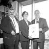 Beim Wettbewerb Bayerische Küche 2007 wurde das Historik Hotel Klosterbräu in Ebrach mit Gold ausgezeichnet. Im Bild von links: Siegfried Gallus, Präsident des Bayerischen Hotel- und Gaststättenverbands, Rosemarie Gries, Inhaberin des Historik Hotels Klosterbräu und der Bayerische Landwirtschaftsminister Josef Miller.