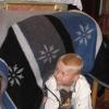 Bastian und Tobias bauten sich zum Schutz eine Höhle im Familiengottesdienst in Sachsenheim.FOTO Landwehr-Freudenberger