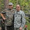 Brigadegeneral Johann Berger und Brigadegeneral Samson Kutateladze während ihres Besuchs an der Gebirgs- und Winterkampfschule in Mittenwald.