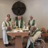 Beim Gottesdienst von links: Pfarrer i. R. Ernst Helfrich, der seinen Lebensabend im Seniorenzentrum verbringt, Diakon Remy Rausch, Domkapitular Dr. Heinz Geist, Monsignore Manfred Sand und Pfarrer i. R. Guido Grünsfelder