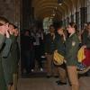Bad Kissingen (pr)   Der 64. Studienjahrgang für Polizeikommissaranwärter wurde in der Bad Kissinger Wandelhalle öffentlich vereidigt. Insgesamt 56 Teilnehmer umfasst der dreijährige Studiengang. Mit einem fünfwöchigen Einführungspraktikum haben die Teilnehmer am 3. September ihre insgesamt dreijährige Ausbildung für den gehobenen Polizeivollzugsdienst im Bundespolizei Aus- und Fortbildungszentrum Süd in Oerlenbach begonnen. Im Zuge dieses Praktikums legten am Freitag 18 Anwärterinnen und 28 Anwärter ihren Diensteid in der Wandelhalle ab. Weitere acht Studierende steigen in den gehobenen Polizeivollzugsdienst auf und wurden bereits bei der Einstellung in den mittleren Polizeidienst vereidigt. Auch in diesem Studiengang sind zwei ausländische Grenzpolizeiangehörige aus Rumänien und Georgien für den gehobenen Dienst integriert, die Mehrzahl der jungen Bundespolizisten kommt jedoch aus den Bundesländern Bayern, Baden-Württemberg und Sachsen. Leitender Polizeidirektor Klaus Rösler vom Bundespolizeipräsidium Süd in Schwandorf sagte: „Zu einer guten Ausbildung für einen krisensicheren Arbeitsplatz im öffentlichen Dienst gehört eine leistungsfreudige, teambezogene und wertorientierte Einstellung zum Polizeiberuf.“