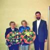 Ihr Platz ist an der Orgel in Gaukönigshofen (von links): Josephine Mall seit 65 und Magdalena Meixner seit 70 Jahren. Pfarrer Frank Sommerhoff würdigte das nicht alltägliche Engagement der Organistinnen.
