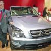 China-Autos im Mittelpunkt: Karl Schlössl, Chef der China Automobile Deutschland GmbH, steht an einem CEO von Shuanghuan Motors.