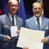Der eigens aus München angereiste THW-Landesbeauftragte für Bayern, Dietmar Löffler (links) überreichte den nur ausgesprochen selten verliehenen THW-Orden „Ehrenzeichens in Bronze“ an den Joachim Nätscher von der Lohrer Ortsgruppe des Technischen Hilfswerks.