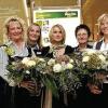 Schweinfurt (the)   Drei Mitarbeiterinnen der Galeria Kaufhof (im Bild mit Blumenstrauß) haben 25-jährige Betriebszugehörigkeit gefeiert. Geschäftsleiterin Ingrid Demmer, Betriebsratsvorsitzender Wolfgang Rattmann und die Abteilungsleiterinnen Stefanie Wagner (Uhren/Schmuck) und Ruth Wey (Damenoberbekleidung) gratulierten Esther Wirsching (Uhren/Schmuck), Christa-Maria Lampert (Damenoberbekleidung) und Beate Fischer (Haushaltswaren) zum Jubiläum. Im November werden die Jubilarinnen in einer Feier mit allen Mitarbeitern geehrt. Im Bild von links: Wolfgang Rattmann, Esther Wirsching, Stefanie Wagner, Christa-Maria Lampert, Ruth Wey, Beate Fischer, Geschäftsleiterin Ingrid Demmer.